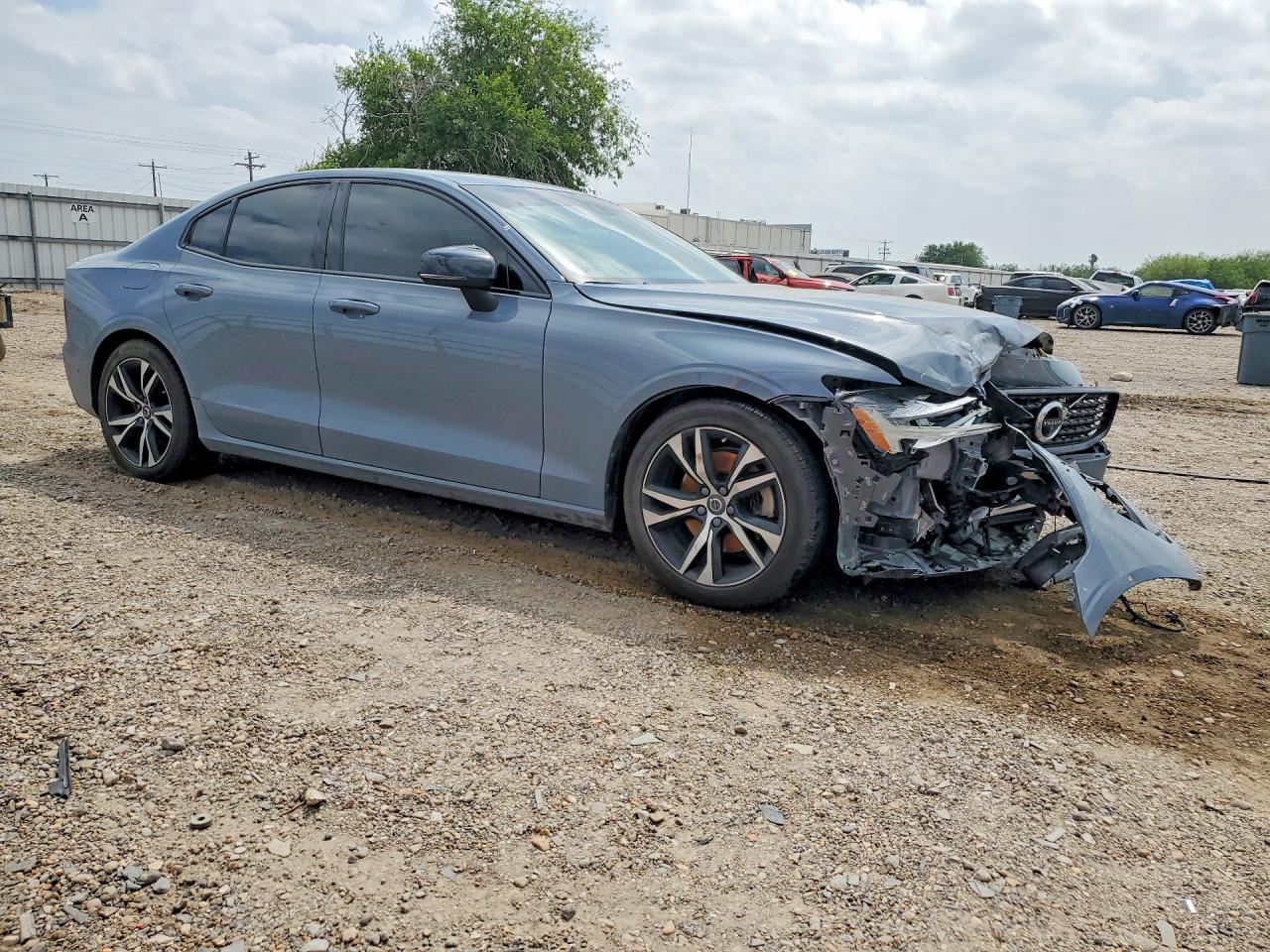 2022 VOLVO S60