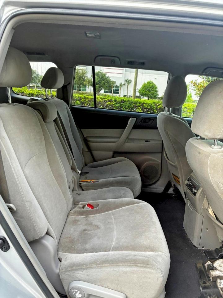2011 TOYOTA HIGHLANDER
