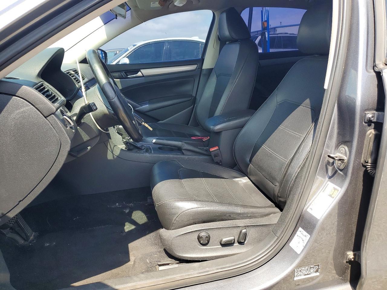 2014 VOLKSWAGEN Passat