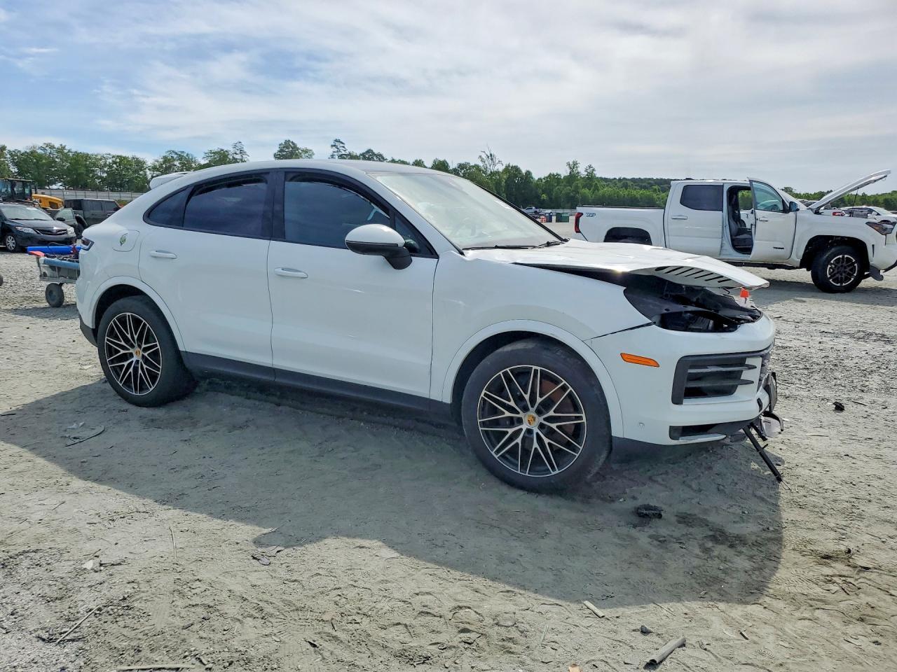 2024 PORSCHE CAYENNE