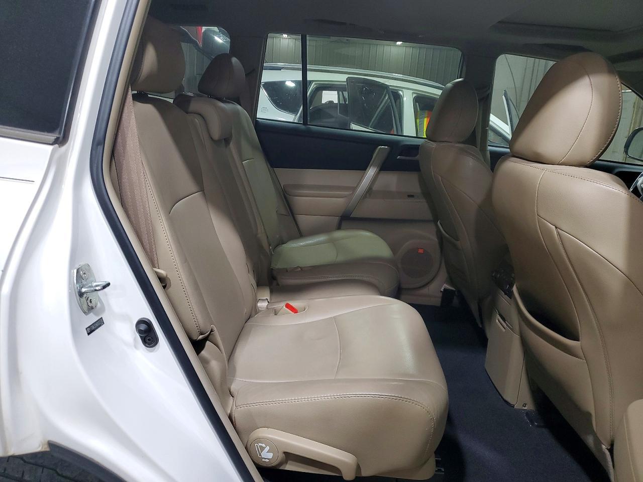 2011 TOYOTA HIGHLANDER