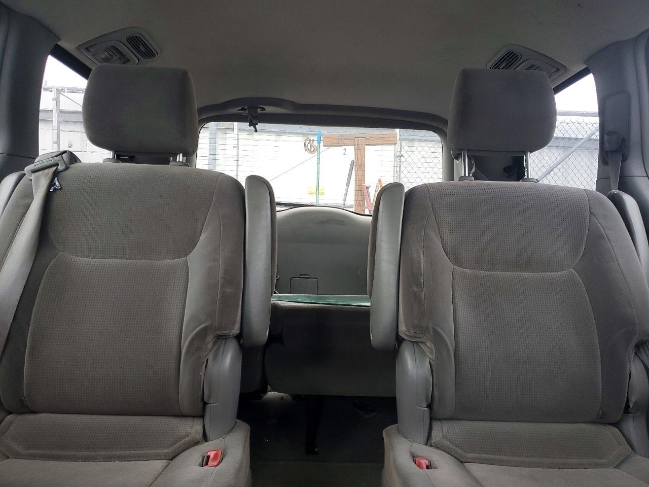 2004 TOYOTA SIENNA