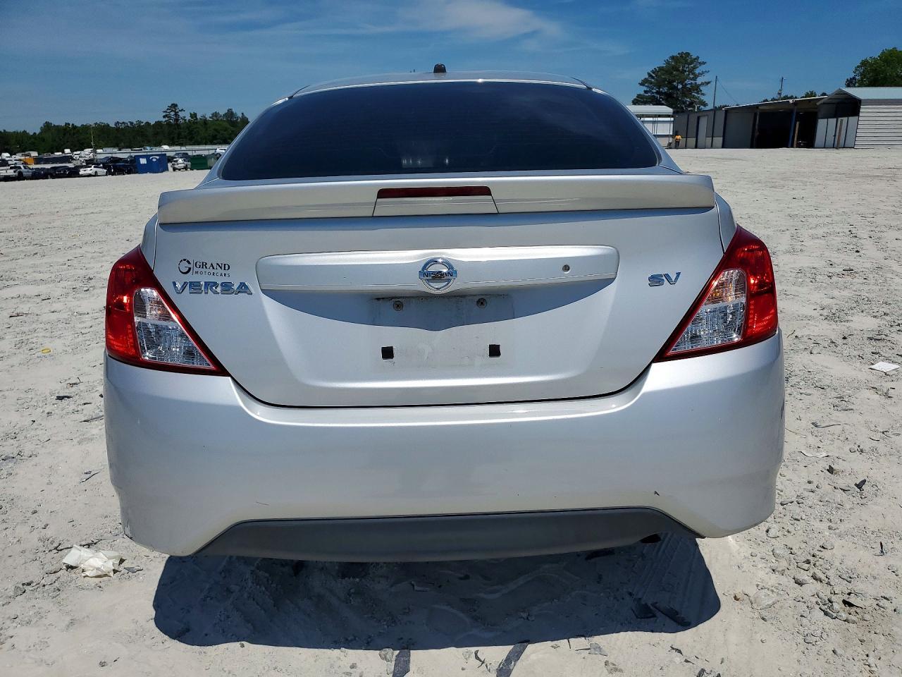 2017 NISSAN VERSA