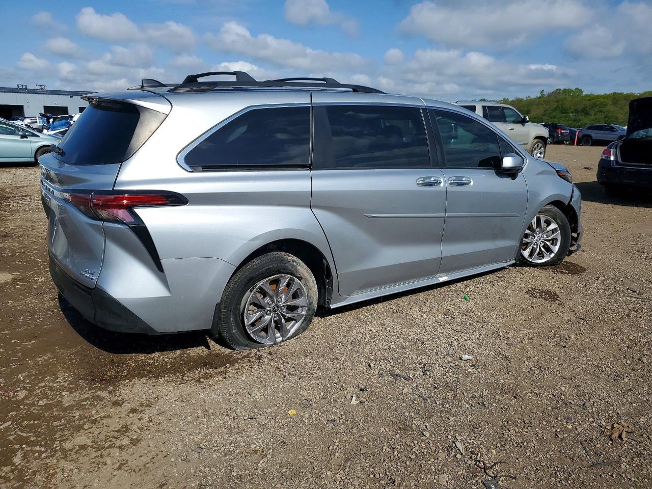 2022 TOYOTA SIENNA