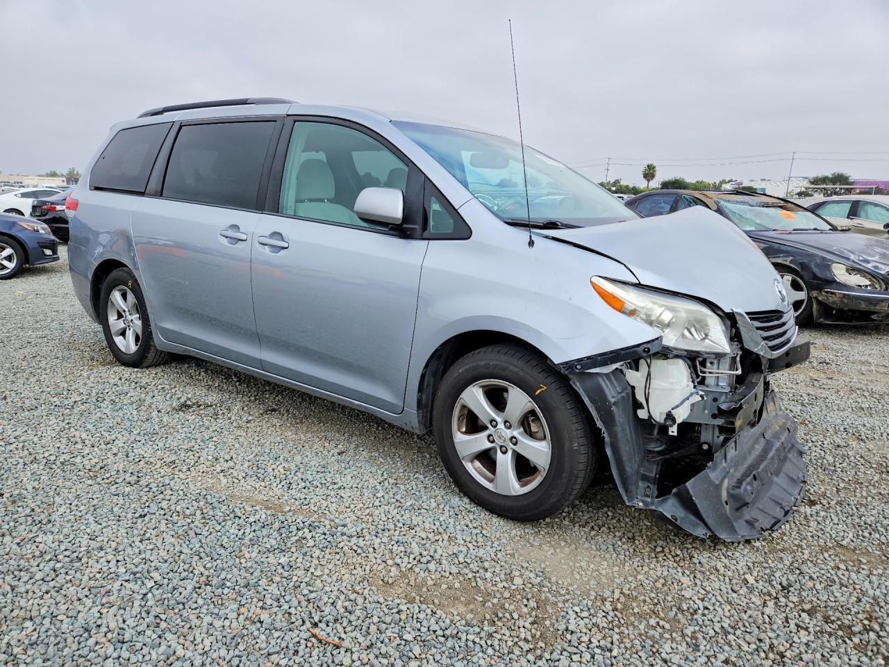 2014 TOYOTA SIENNA
