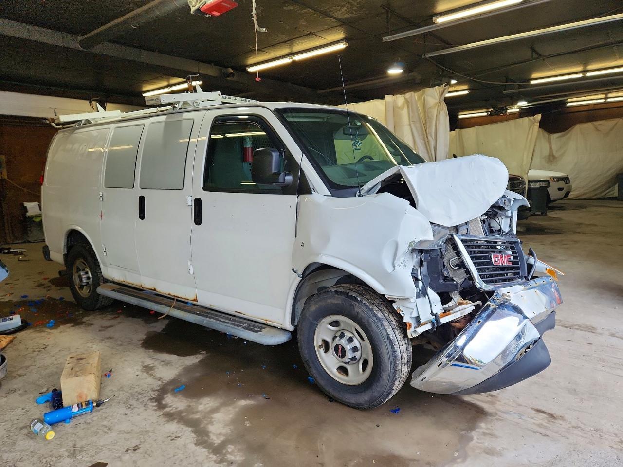 2016 GMC Savana