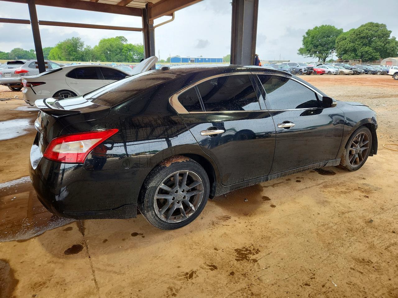 2011 NISSAN Maxima