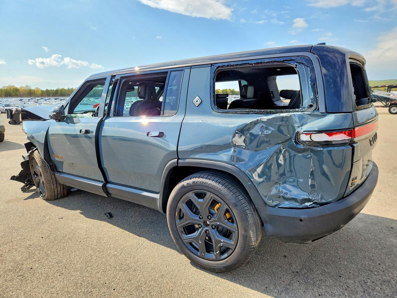 2025 RIVIAN R1s