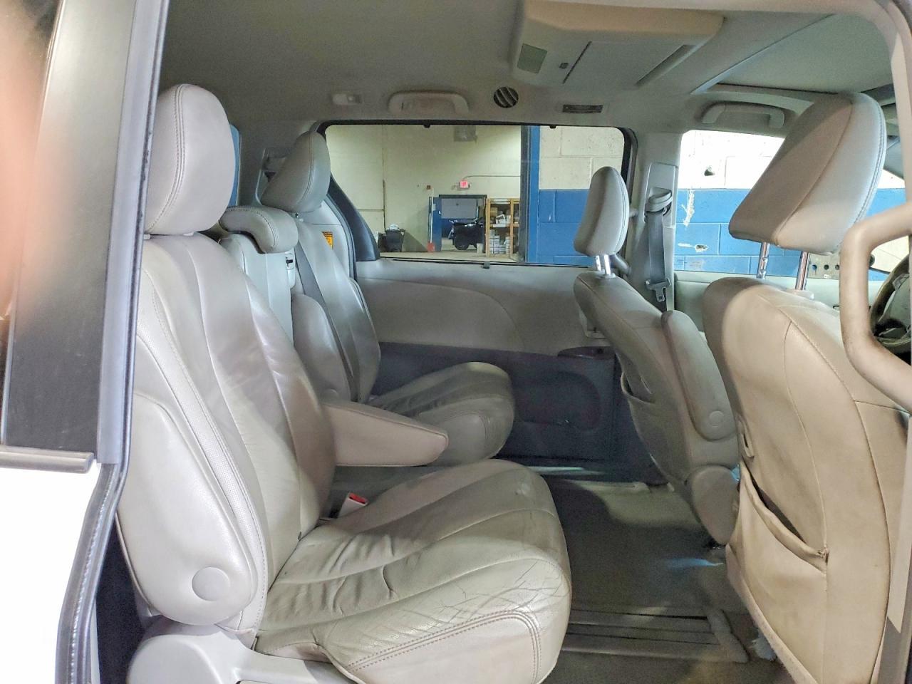 2014 TOYOTA SIENNA