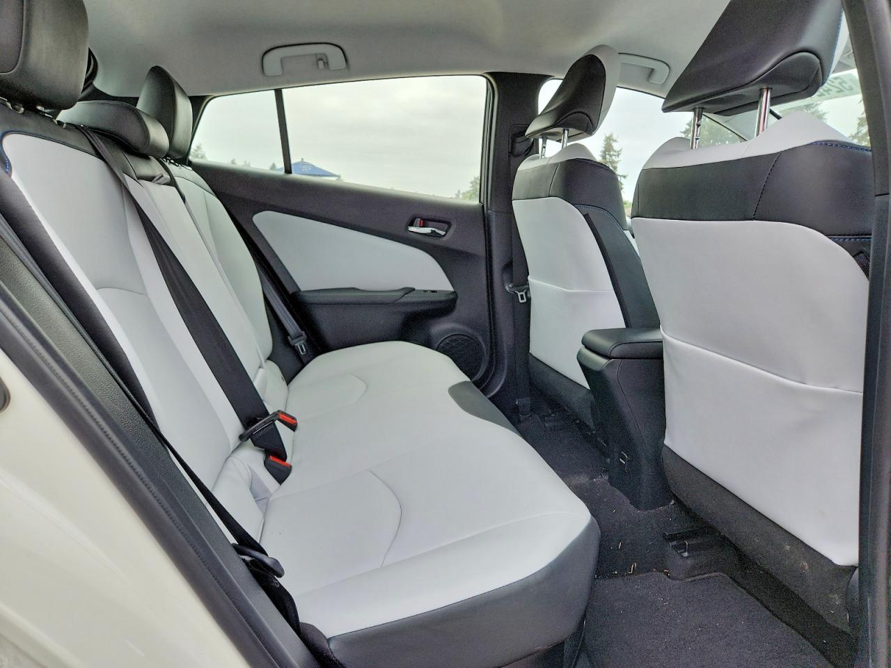 2017 TOYOTA PRIUS