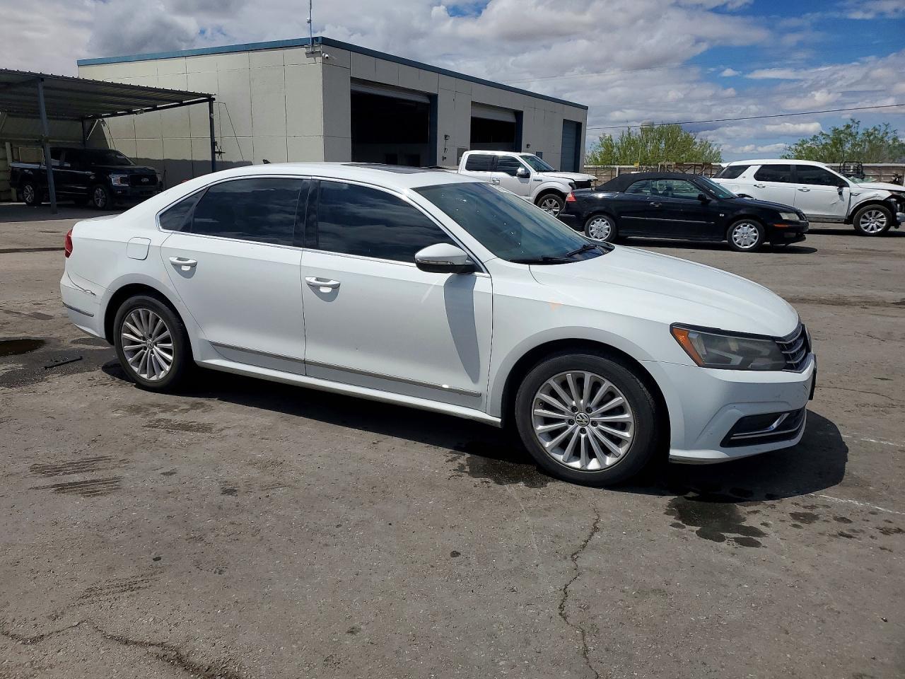 2017 VOLKSWAGEN Passat