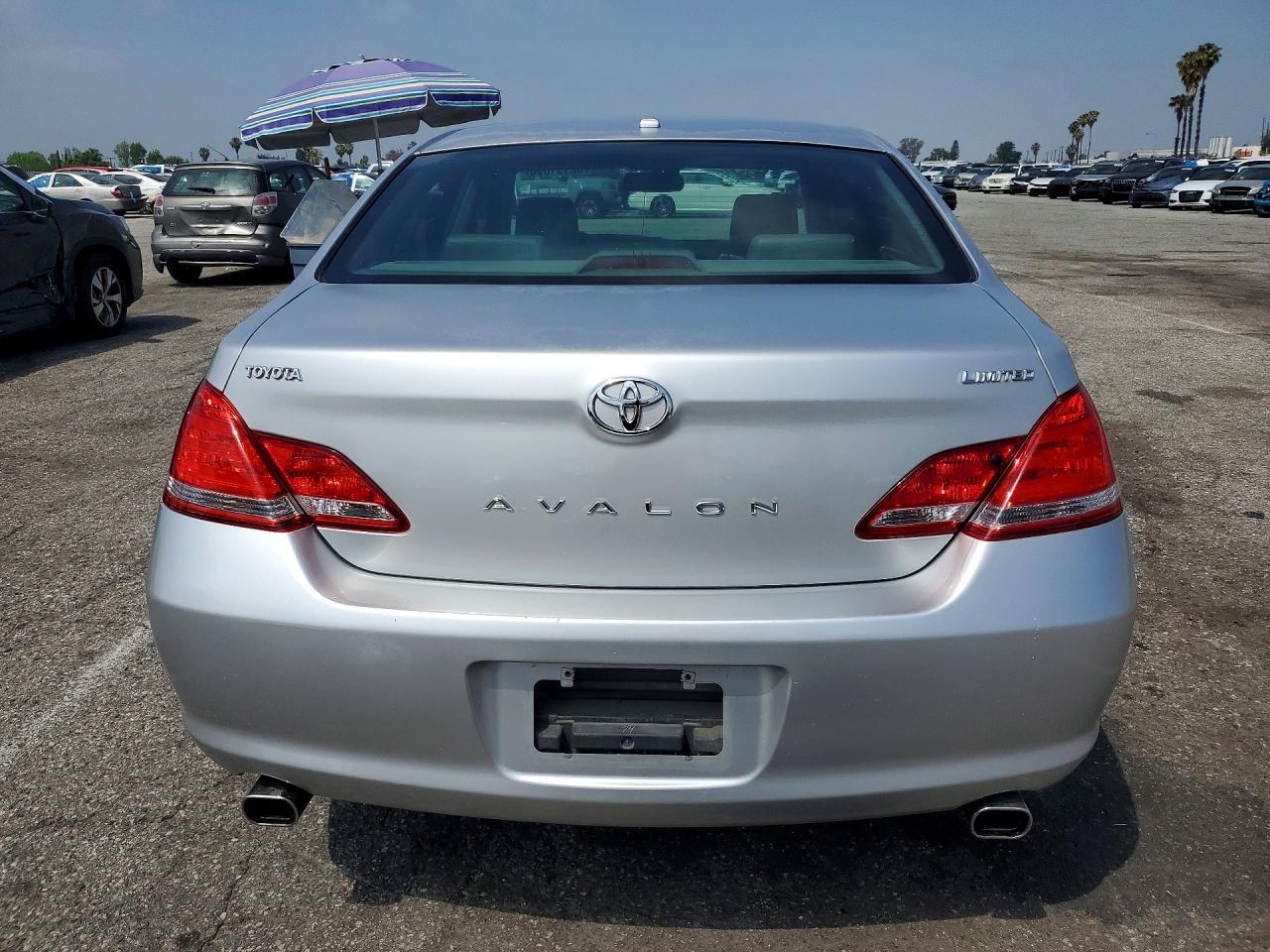 2010 TOYOTA Avalon