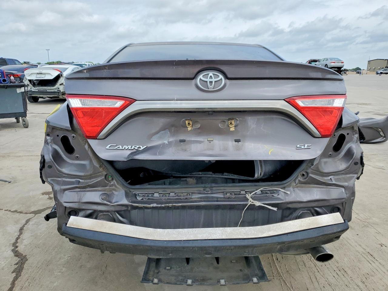 2016 TOYOTA CAMRY
