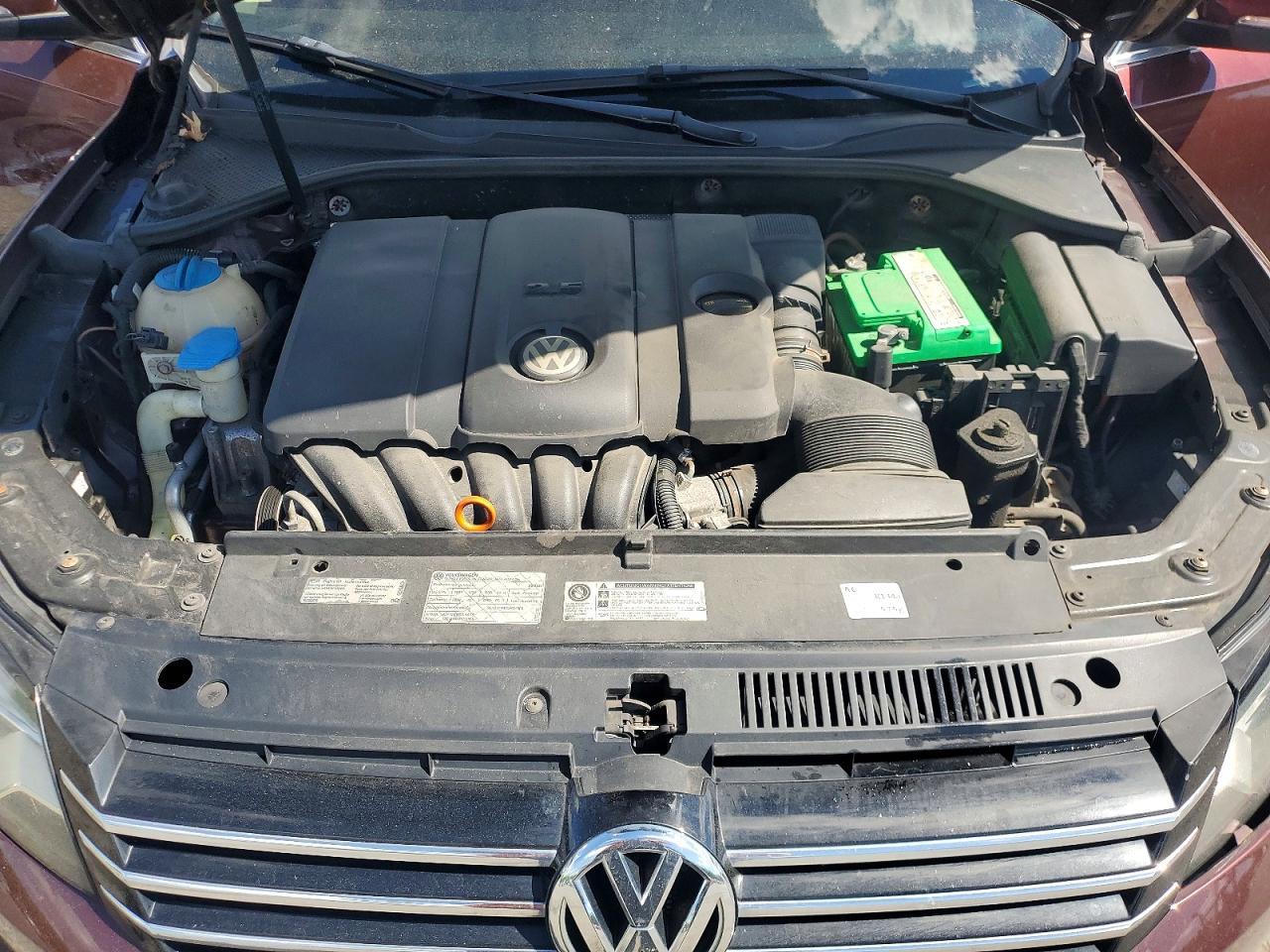 2013 VOLKSWAGEN Passat