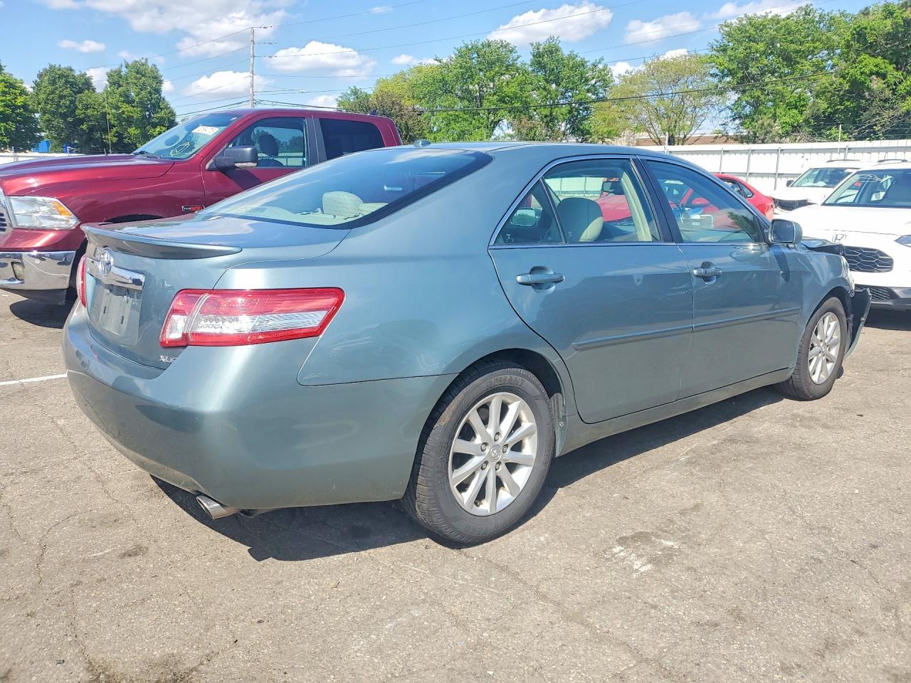 2011 TOYOTA CAMRY