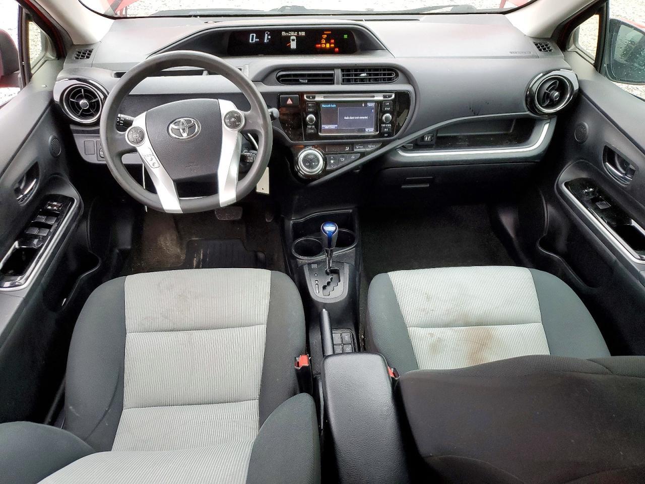2016 TOYOTA Prius c