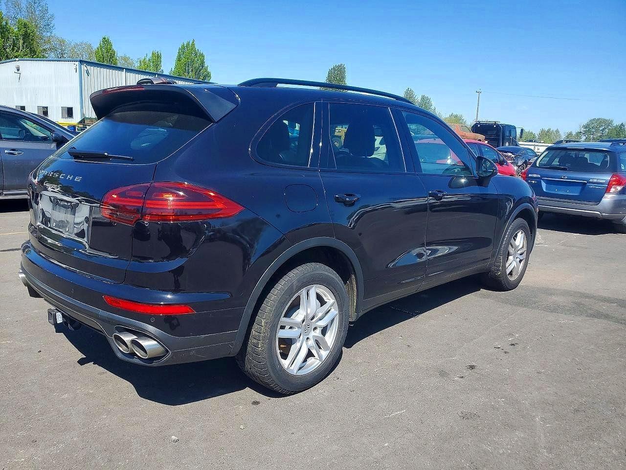 2016 PORSCHE CAYENNE