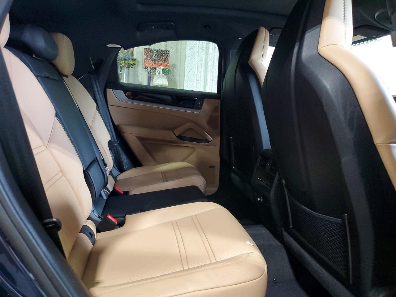 2024 PORSCHE CAYENNE