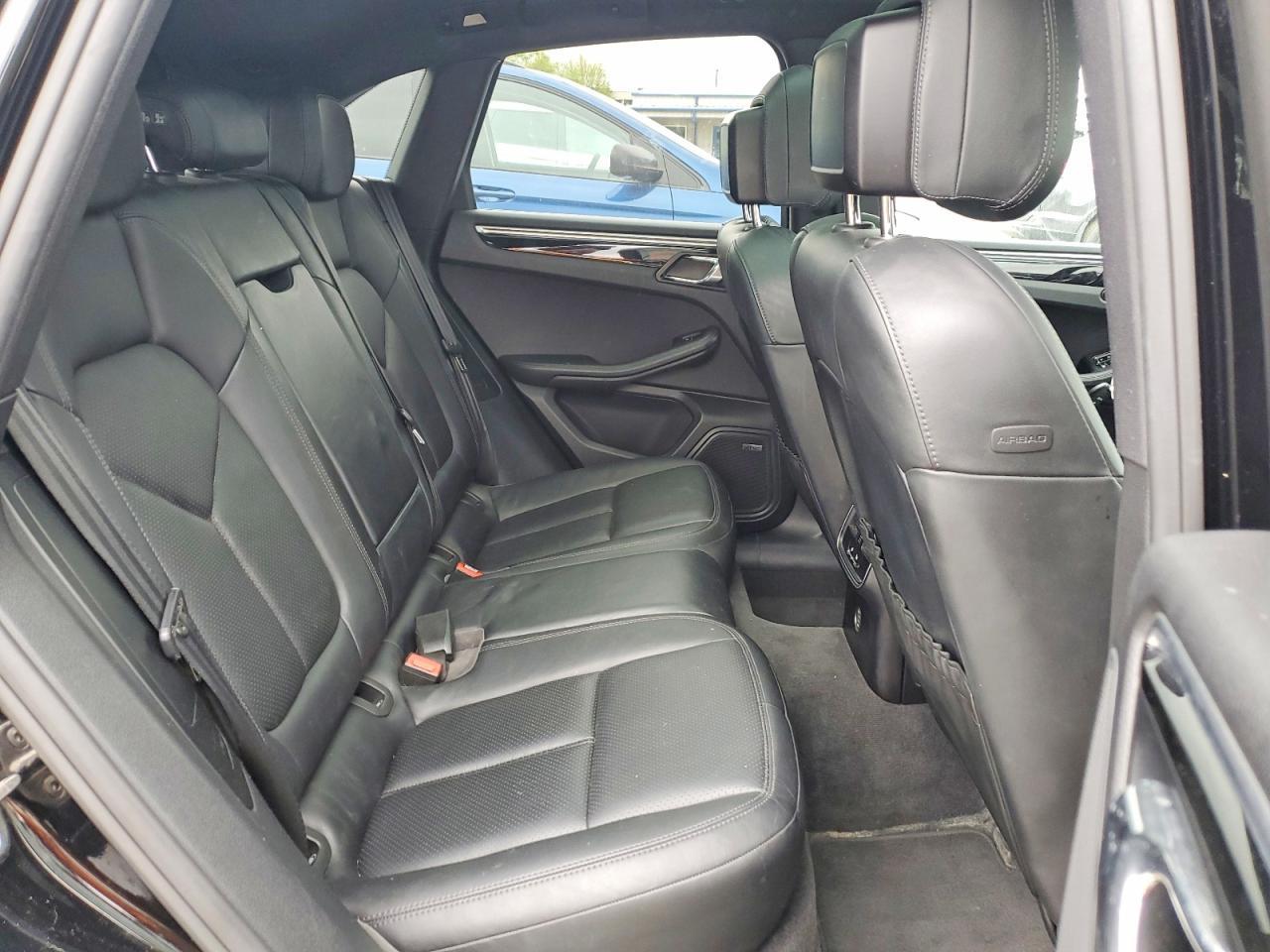 2017 PORSCHE Macan