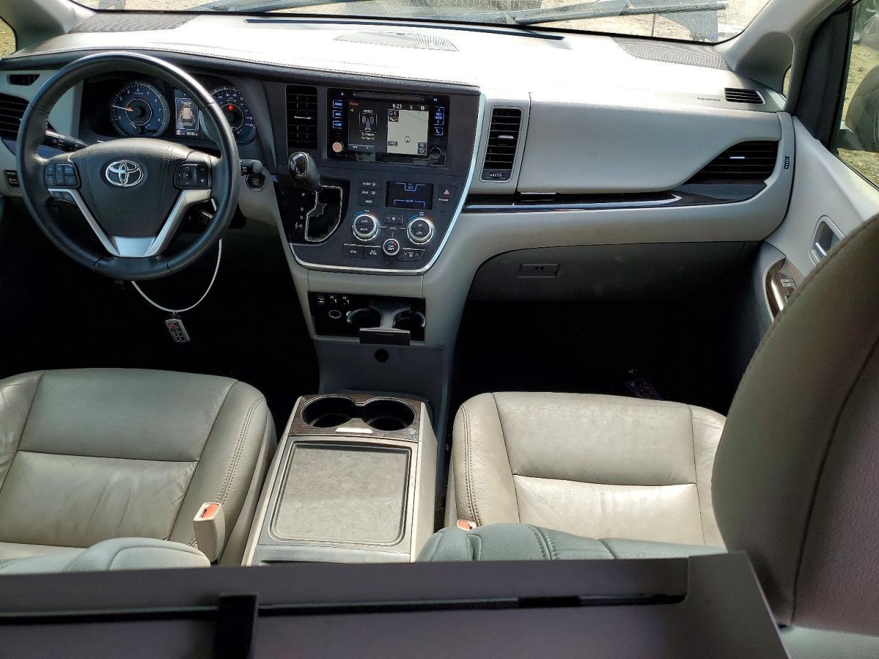 2017 TOYOTA SIENNA
