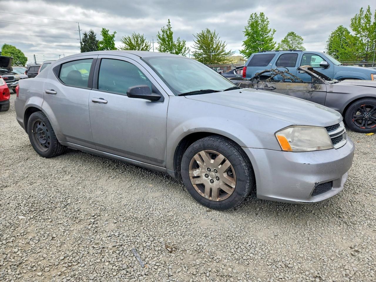 2013 DODGE Avenger