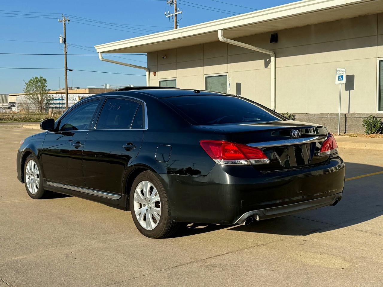 2011 TOYOTA Avalon