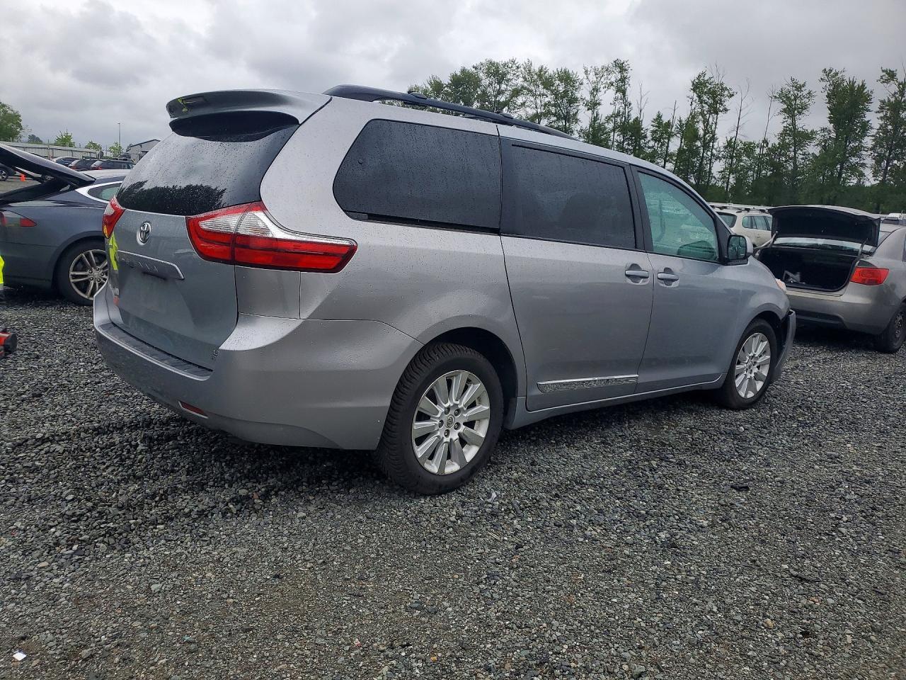 2015 TOYOTA SIENNA