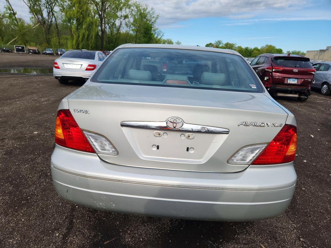 2001 TOYOTA Avalon