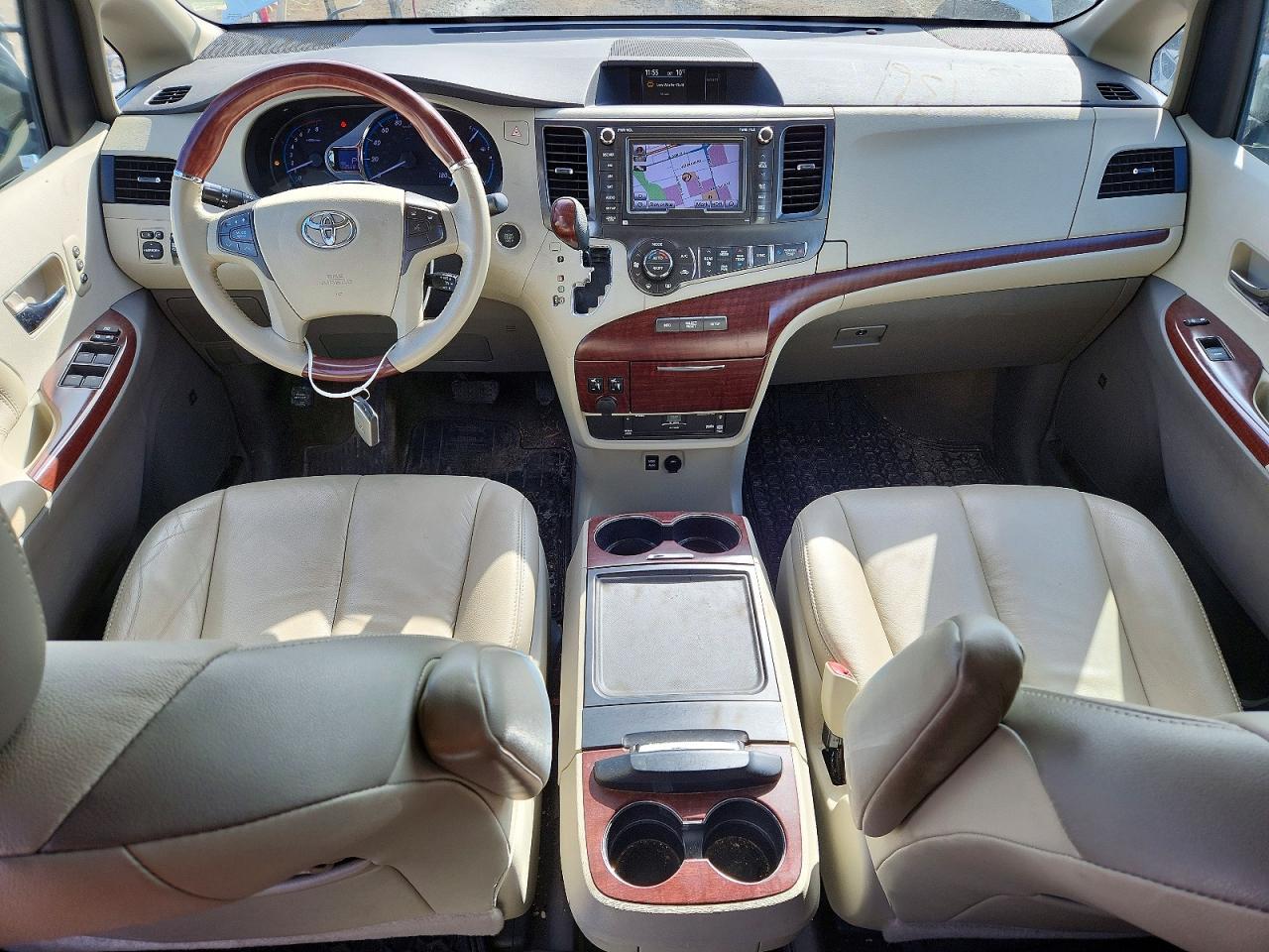 2013 TOYOTA SIENNA