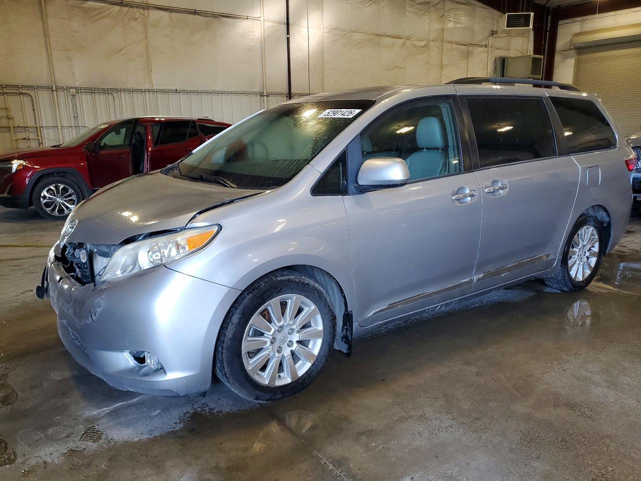 2015 TOYOTA SIENNA