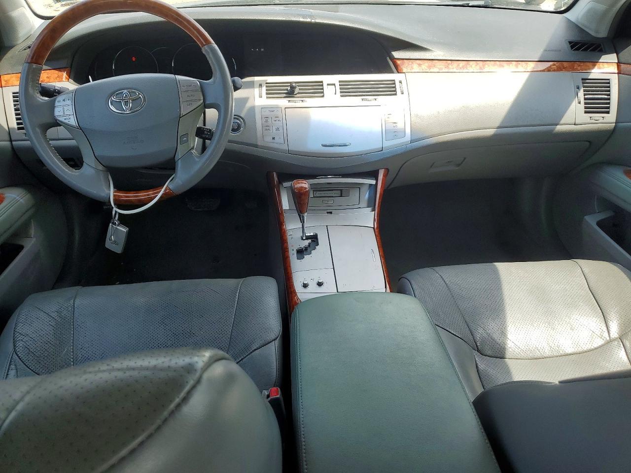 2005 TOYOTA Avalon