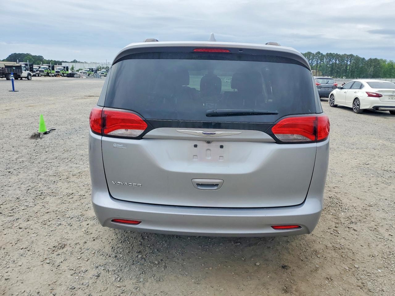 2020 CHRYSLER Voyager