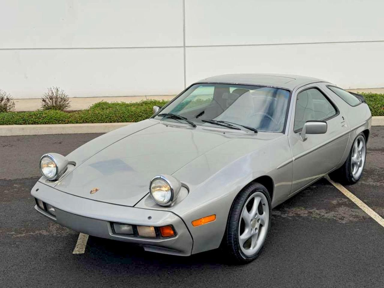 1982 PORSCHE 928