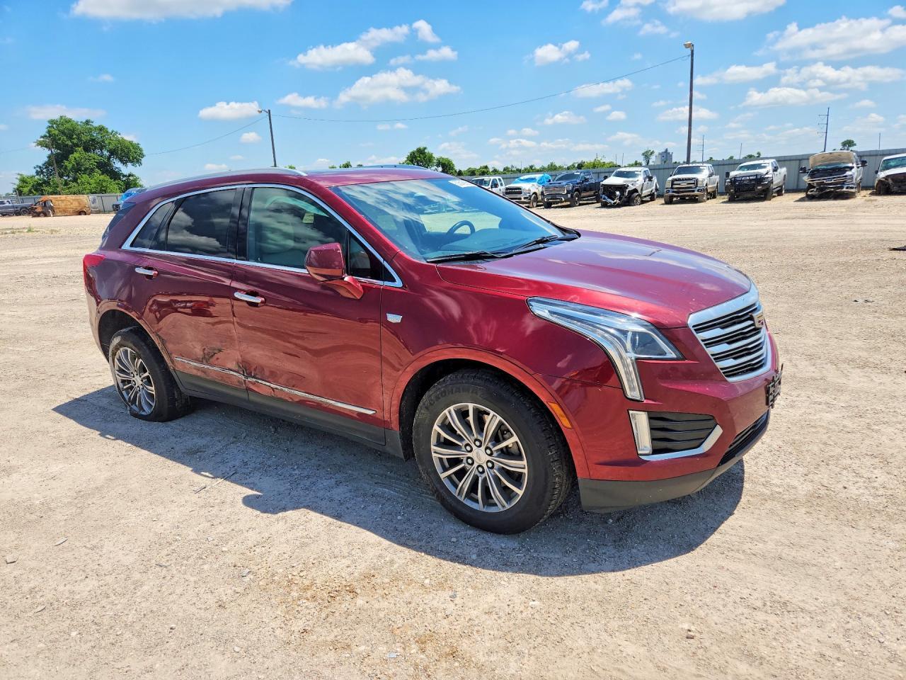 2017 CADILLAC XT5