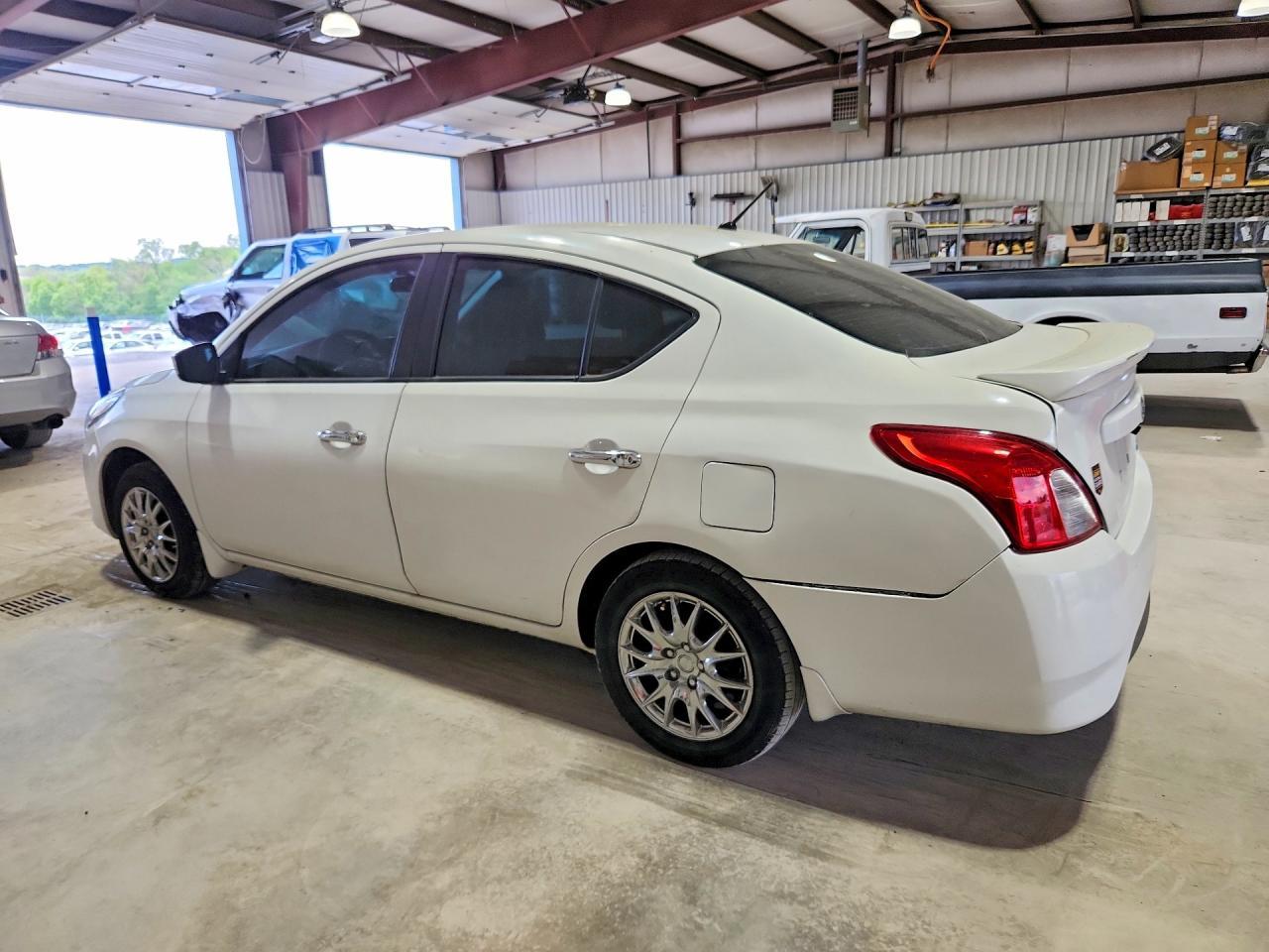 2017 NISSAN VERSA