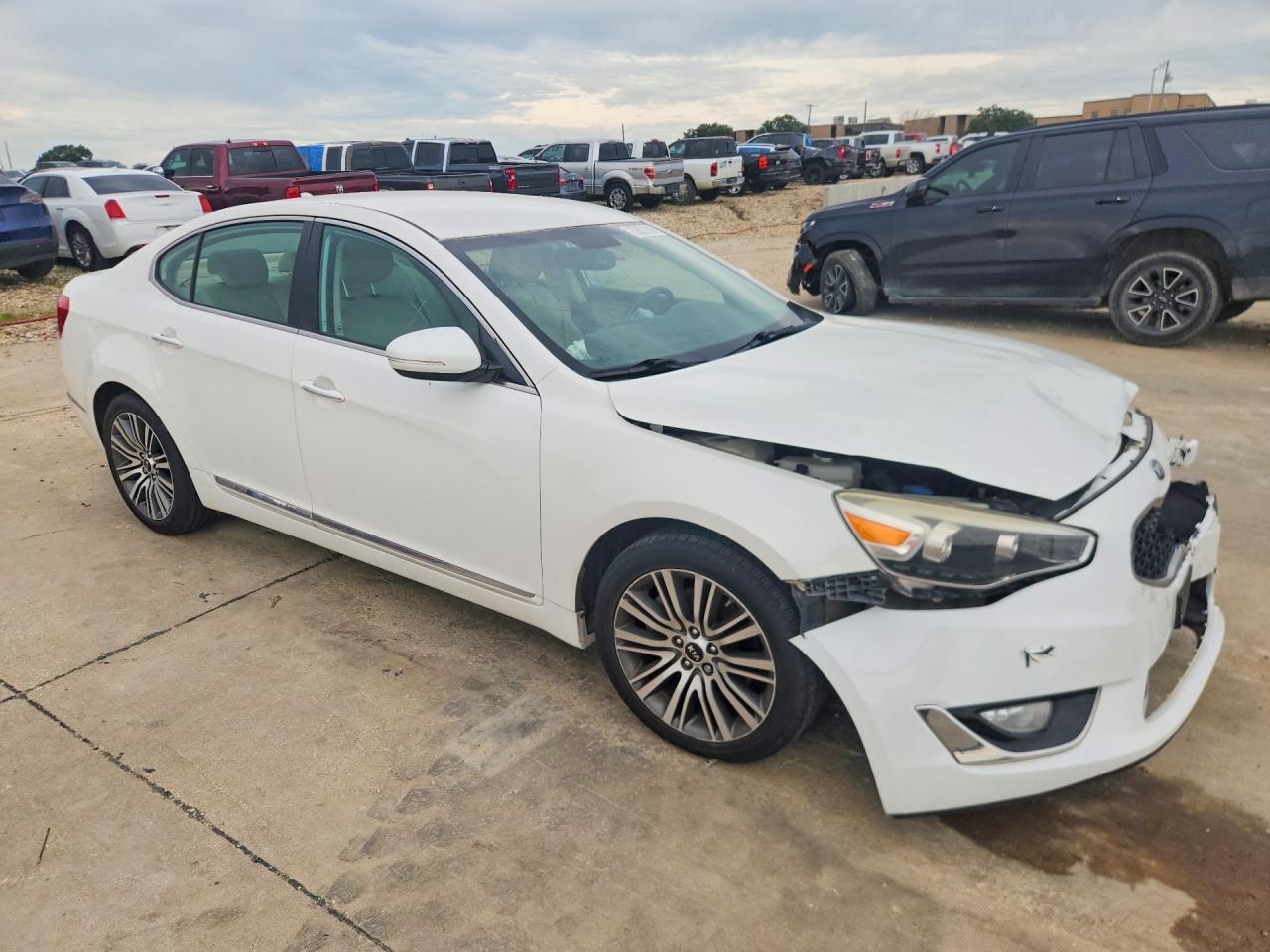 2016 KIA Cadenza