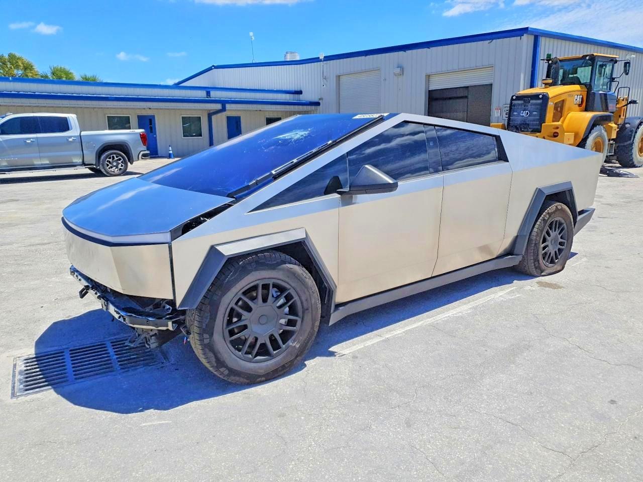 2025 TESLA Cybertruck