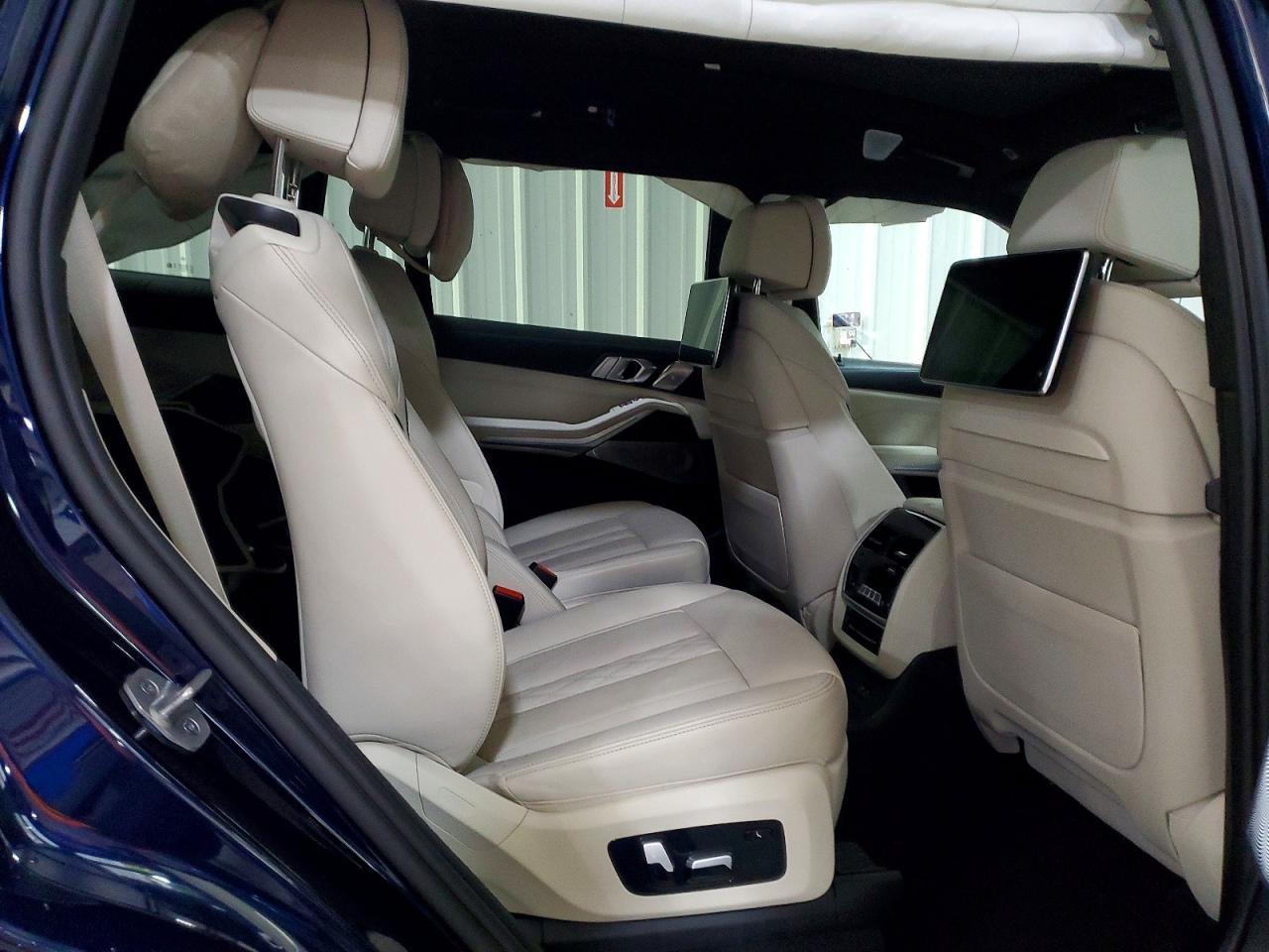 2021 BMW X7