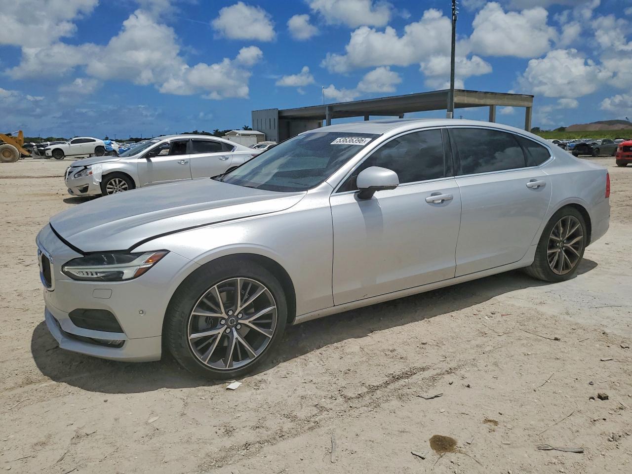 2018 VOLVO S90