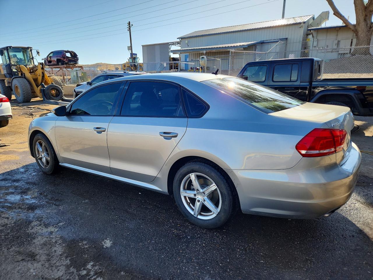 2012 VOLKSWAGEN Passat