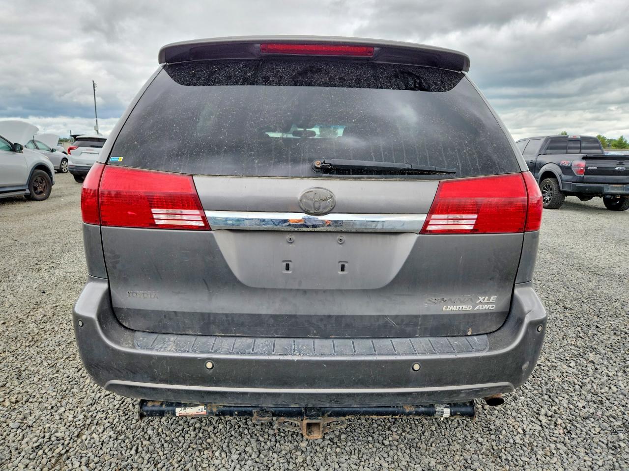 2004 TOYOTA SIENNA
