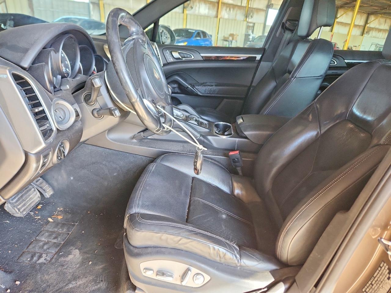 2012 PORSCHE CAYENNE