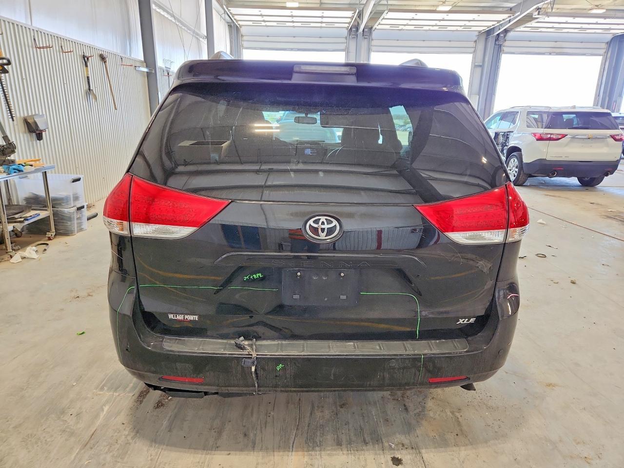 2013 TOYOTA SIENNA