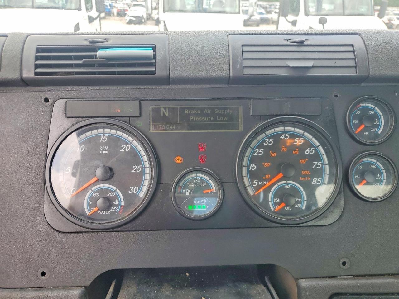 2018 FREIGHTLINER Cascadia 113