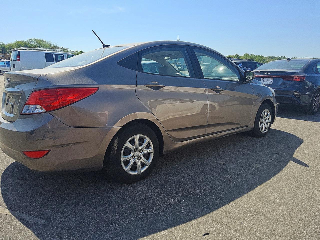 2012 HYUNDAI ACCENT