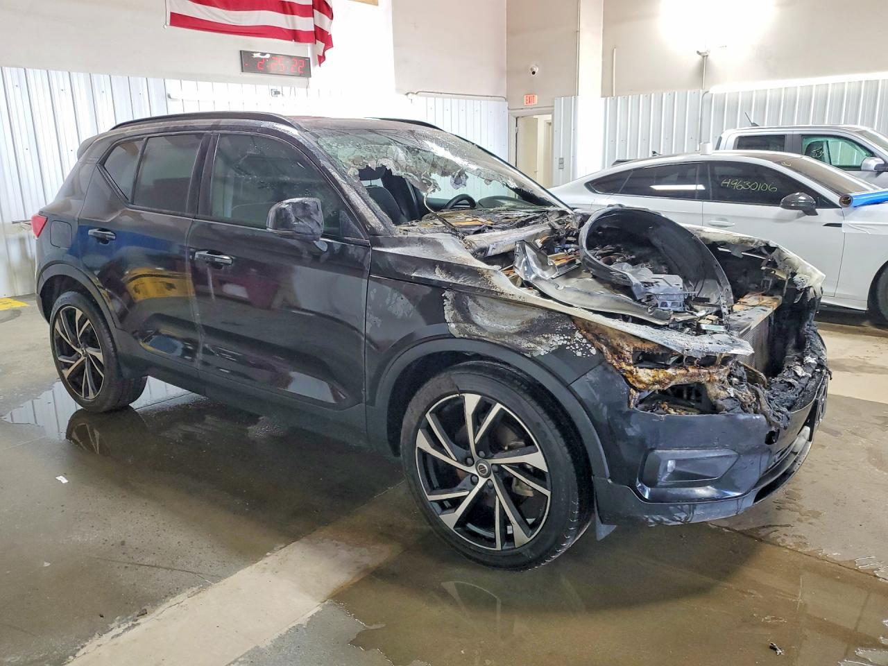 2020 VOLVO XC40