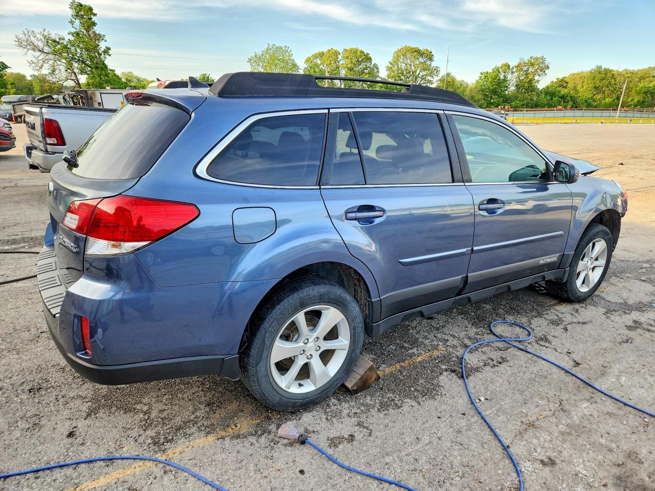 2013 SUBARU Outback