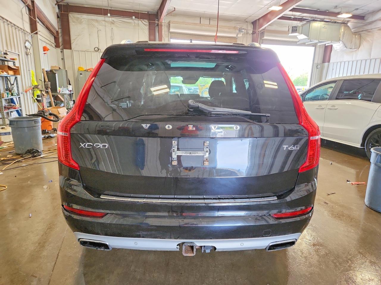 2016 VOLVO XC90