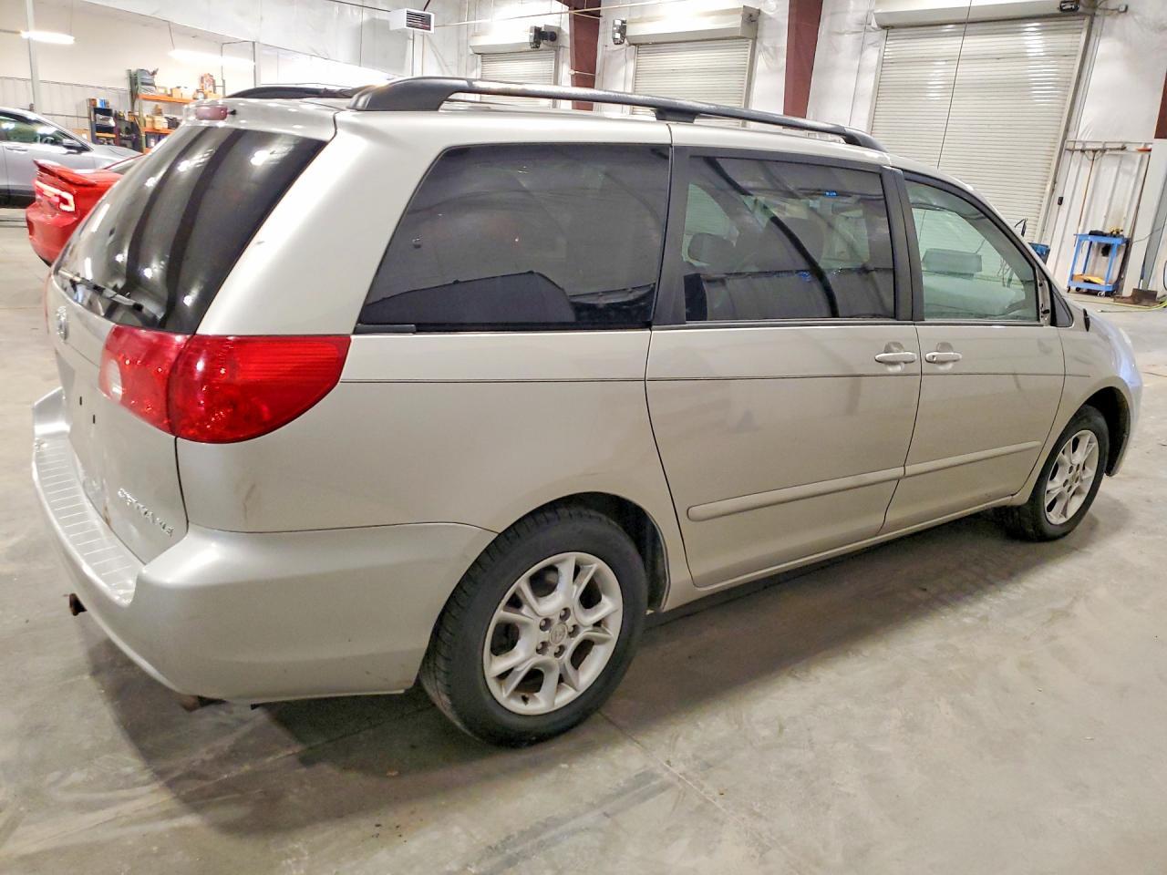 2008 TOYOTA SIENNA