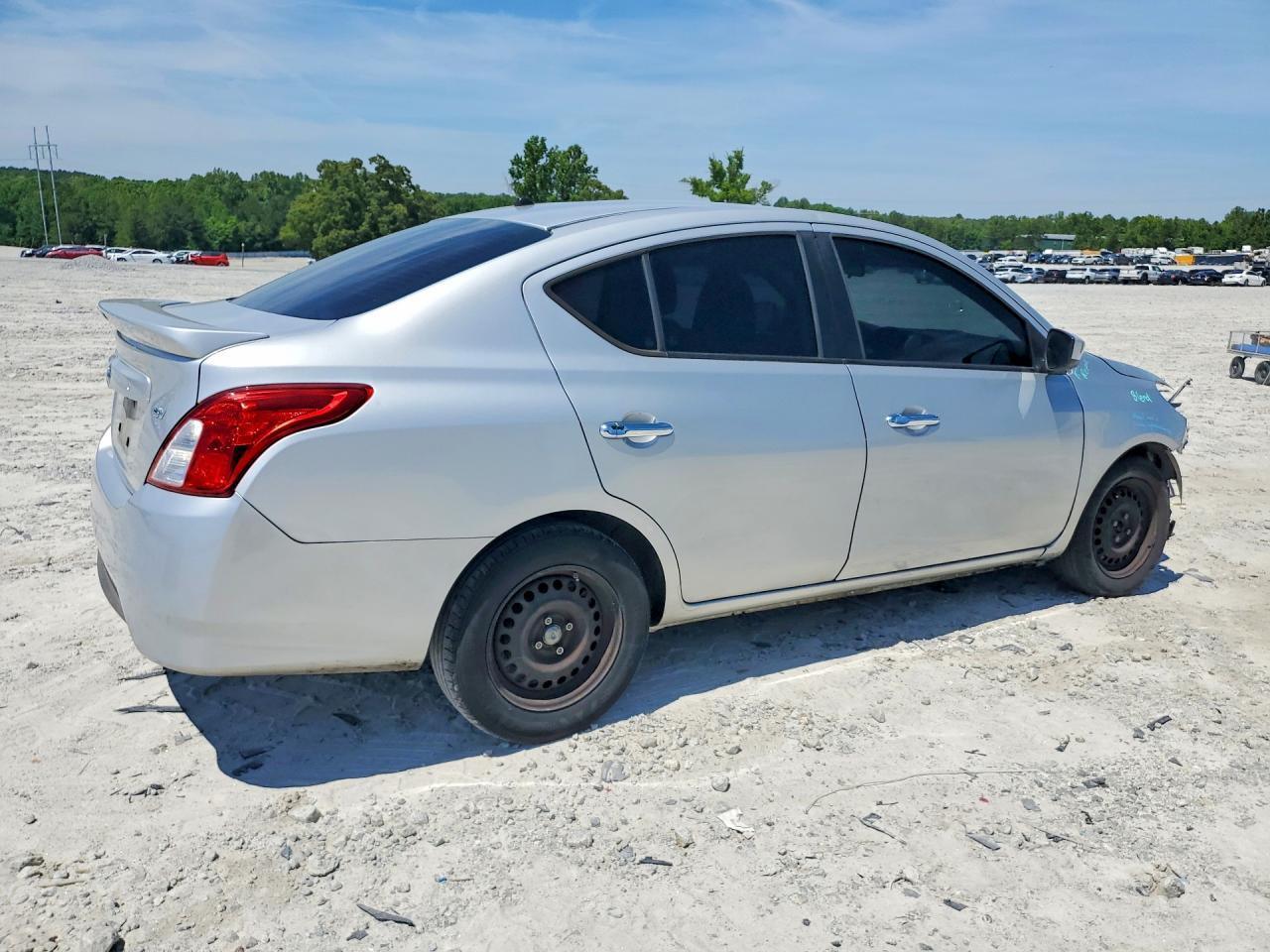 2017 NISSAN VERSA